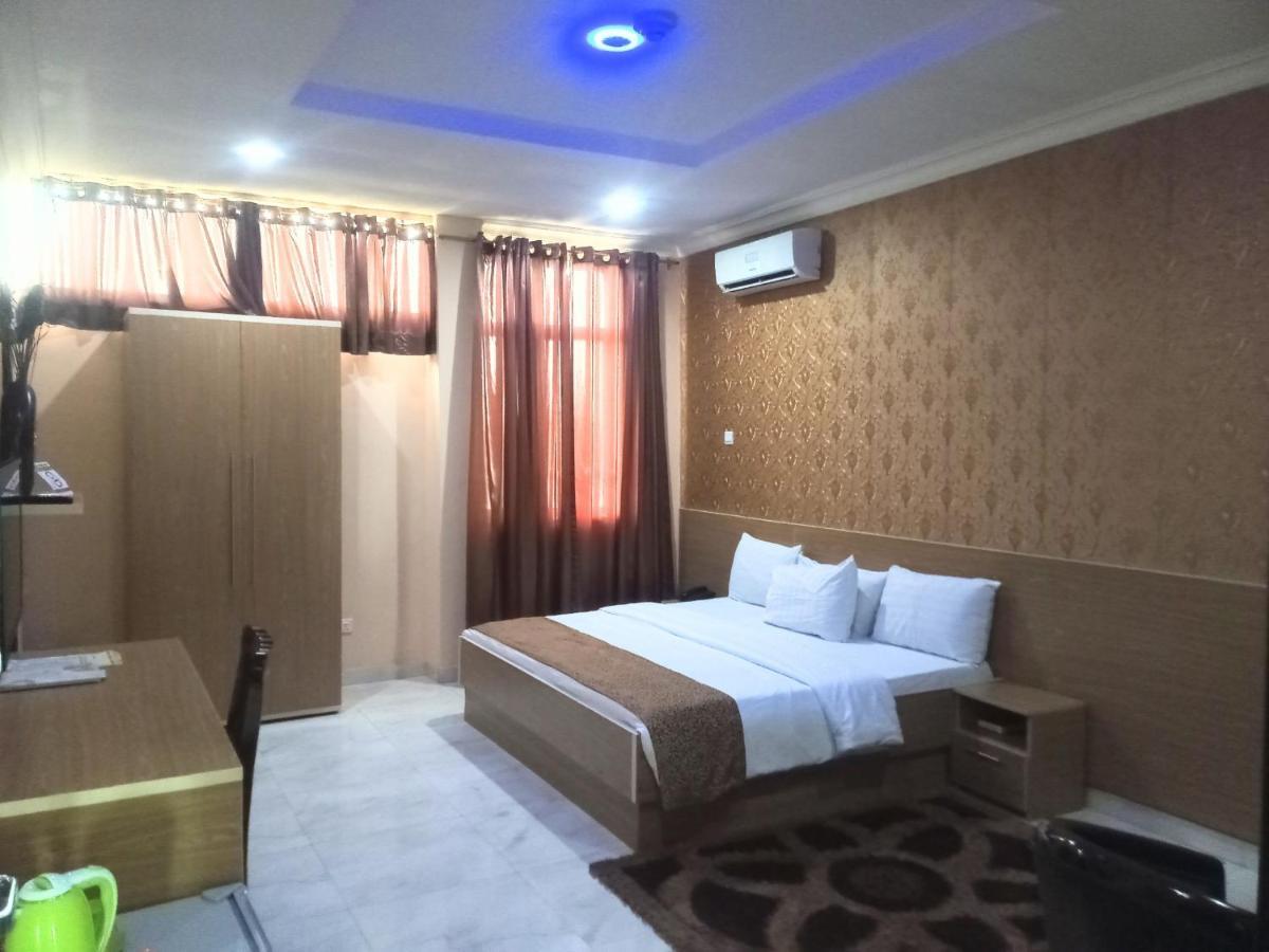 Fawzy Hotel Ibadán Exterior foto