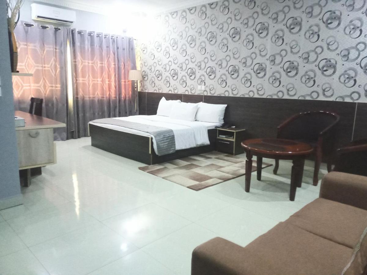 Fawzy Hotel Ibadán Exterior foto
