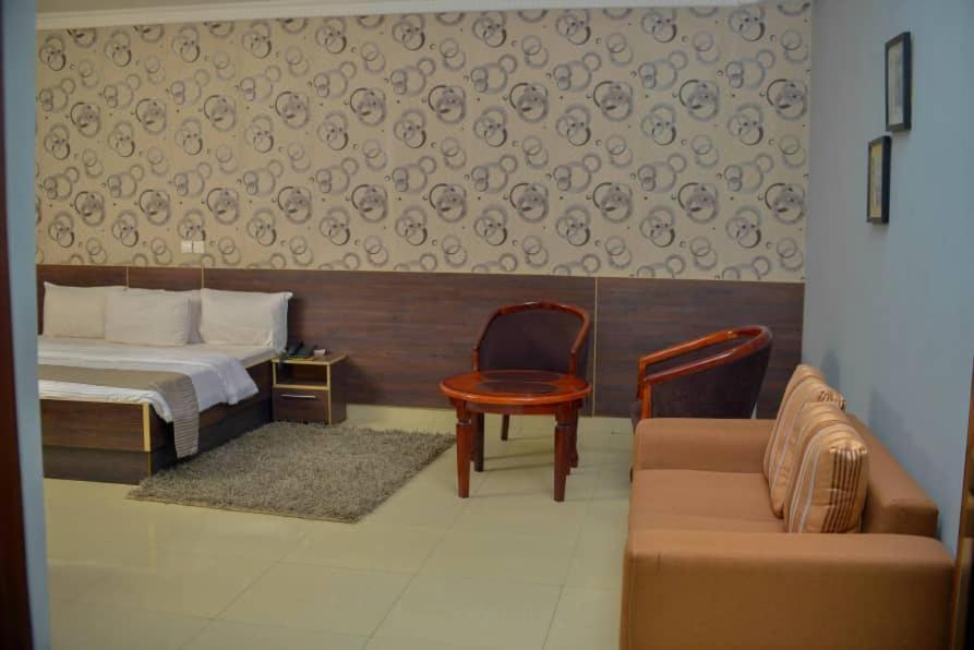Fawzy Hotel Ibadán Exterior foto
