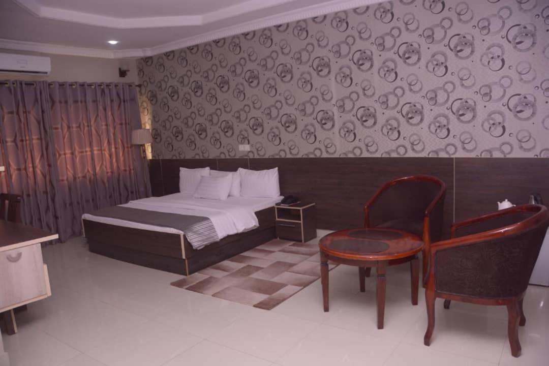 Fawzy Hotel Ibadán Exterior foto